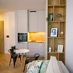 Soho V Centre, Smart & Self Check-in 24h, Private Garage Ev Апартаменты