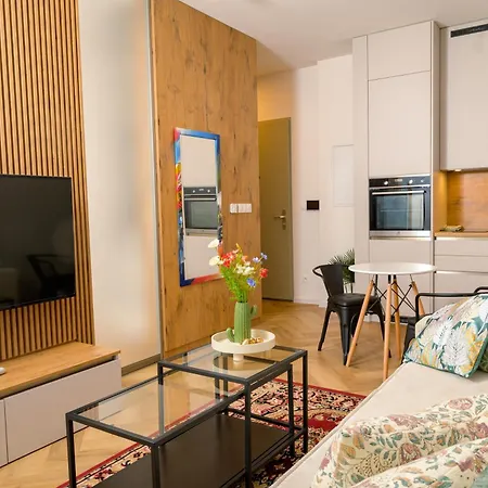 Soho V Centre, Smart & Self Check-in 24h, Private Garage Ev Apartment *