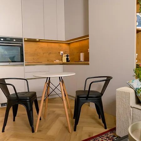 Soho V Centre, Smart & Self Check-in 24h, Private Garage Ev Apartment