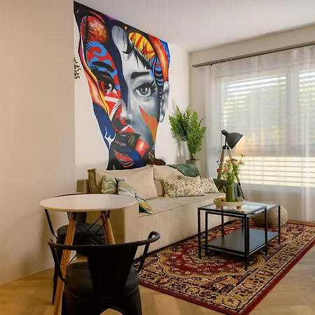 Soho V Centre, Smart & Self Check-in 24h, Private Garage Ev *