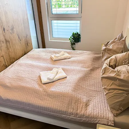 Apartment Soho V Centre, Smart & Self Check-in 24h, Private Garage Ev