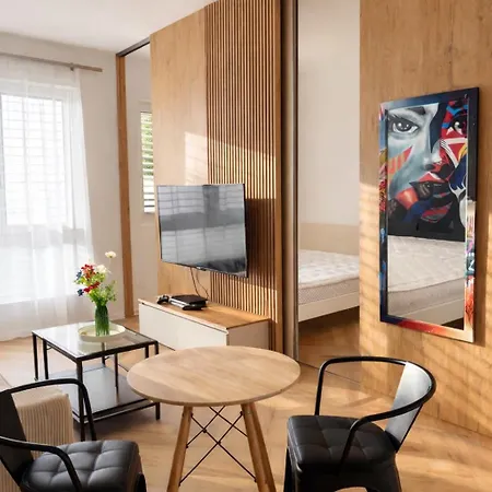 Soho V Centre, Smart & Self Check-in 24h, Private Garage Ev Apartmán