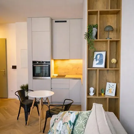 Soho V Centre, Smart & Self Check-in 24h, Private Garage Ev Apartment